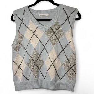 Moon & Madison V-Neck Argyle Knit